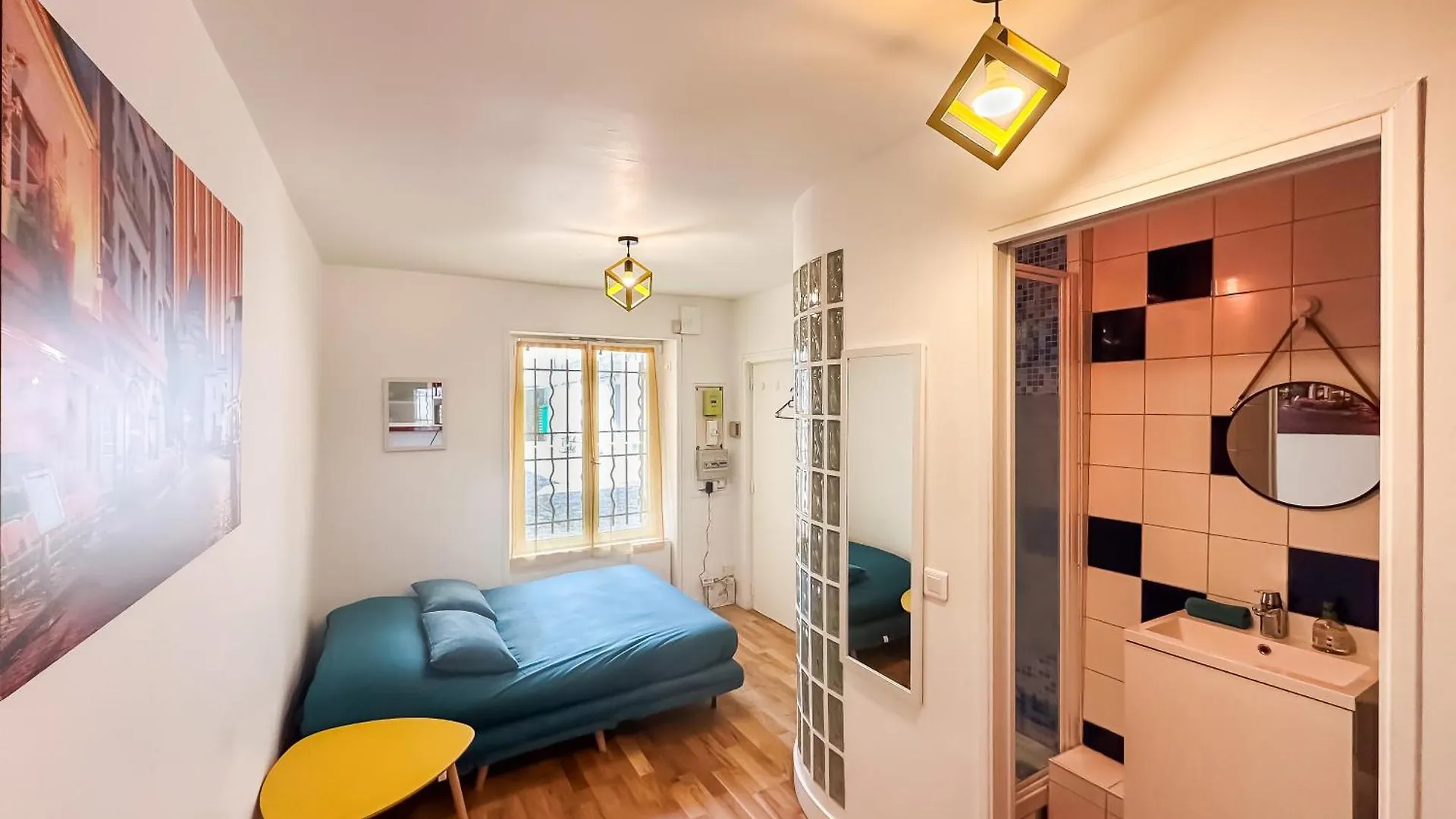 Heart Of Montmartre Cute & Cozy Paris